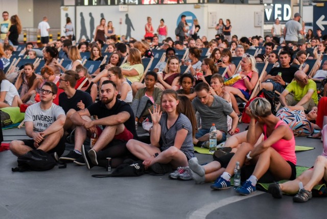 Avenida Poznań: Kino nad miastem. Poznaniacy oglądają filmy w plenerze