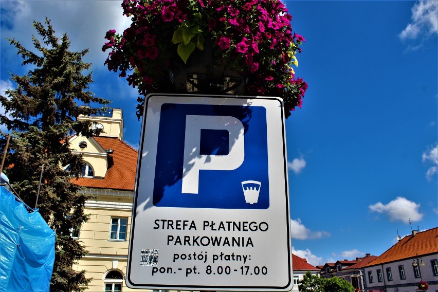 Ponad 170 tysięcy złotych zysku z płatnej strefy parkowania w Łęczycy [ZDJĘCIA]