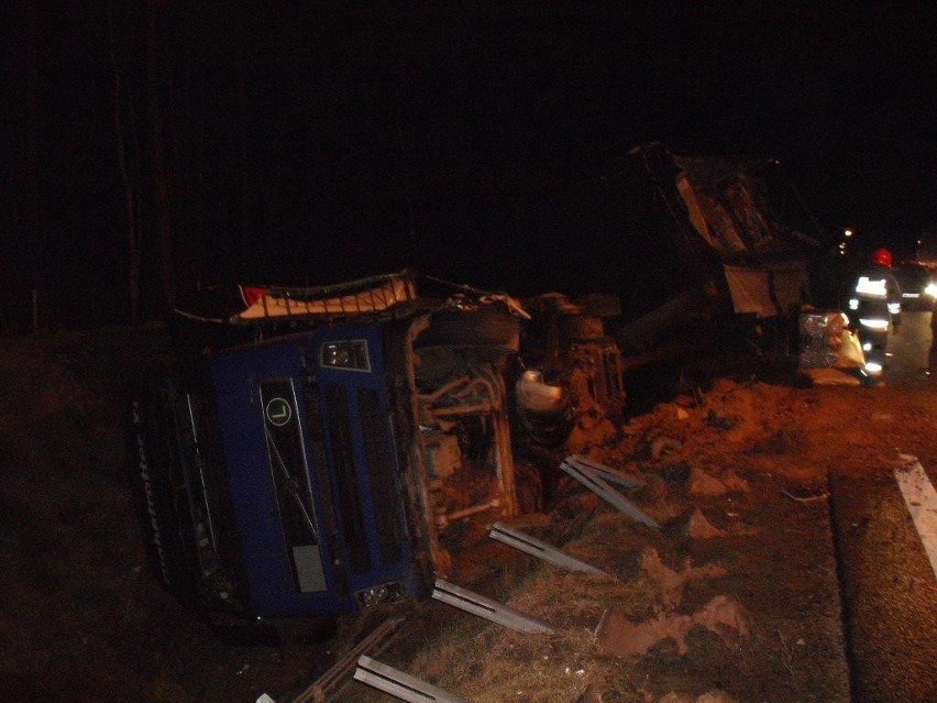 Na obwodnicy Żyrardowa zderzyły się dwa samochody ciężarowe