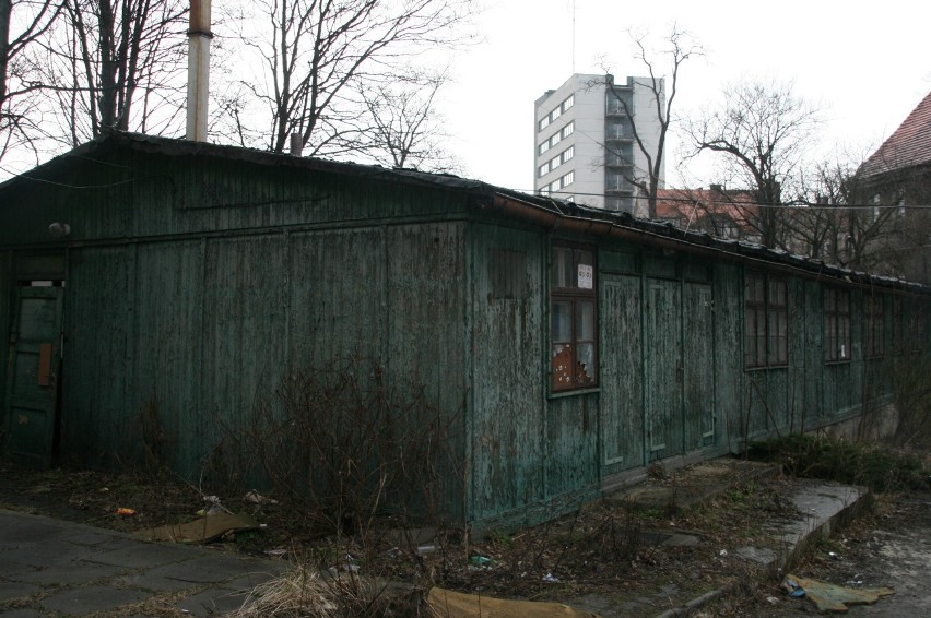 Marzec 2010 - barak już popadał w ruinę