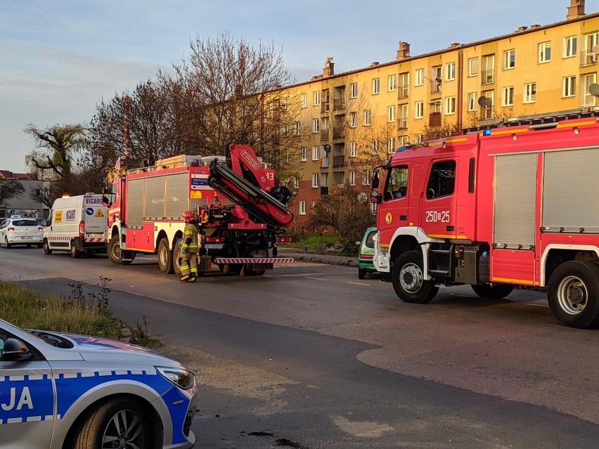 Wypadek w Częstochowie. Na wysokości Estakady doszło do zderzenia samochodu ciężarowego i tramwaju