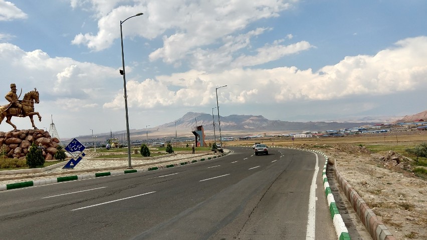 Marek Paw przejechał rowerem przez Armenię i Iran. 1145 km w 10 dni [ZDJĘCIA]