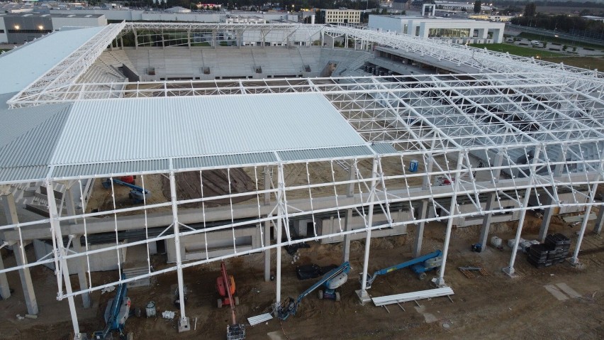 Tak wygląda stalowa konstrukcja dachu opolskiego stadionu.