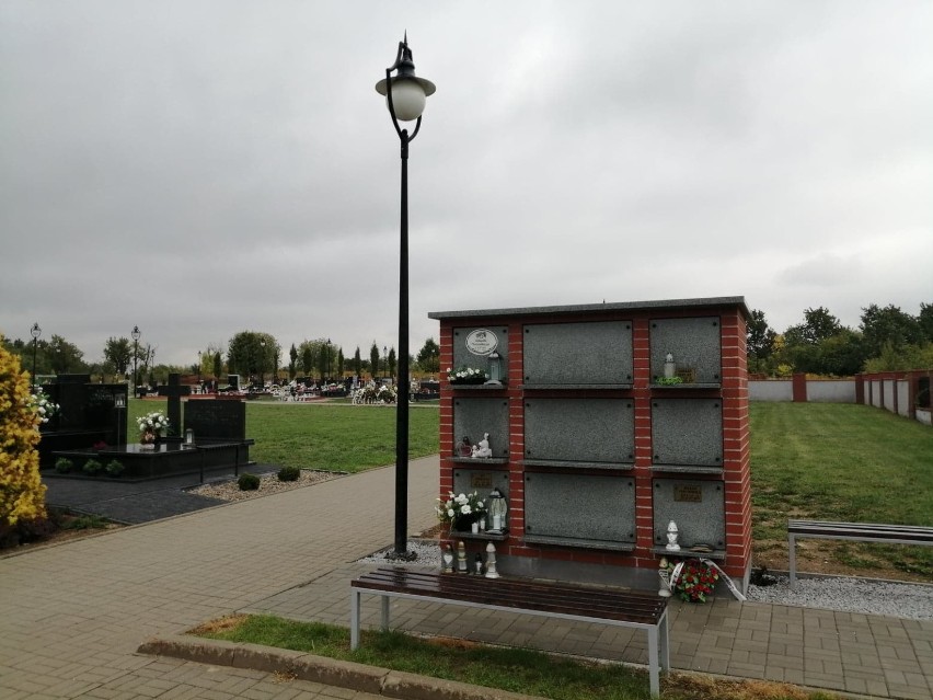 Stworzenie na wieluńskim cmentarzu komunalnym ściany pamięci...