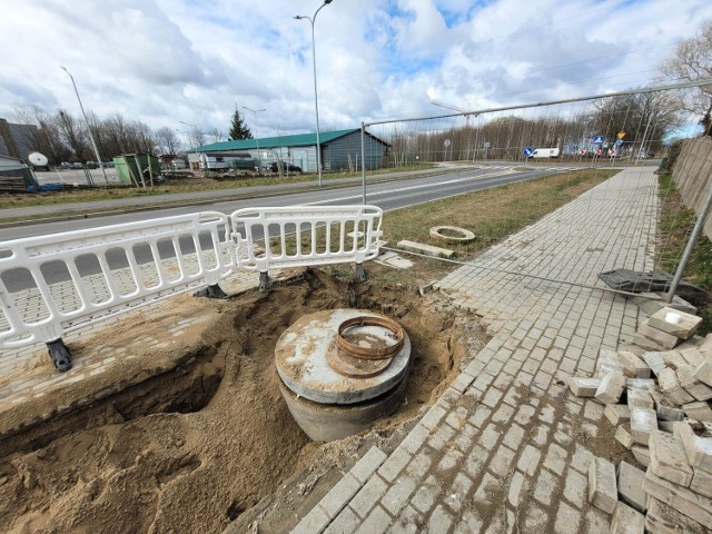 Po zagęszczeniu gruntu chodnik zostanie odbudowany.