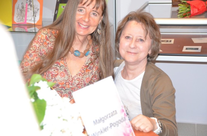 Myszków. Małgorzata Winkler-Pogoda autorka książki "Tamtego lata w Bułgarii" spotkała się z czytelnikami ZDJĘCIA