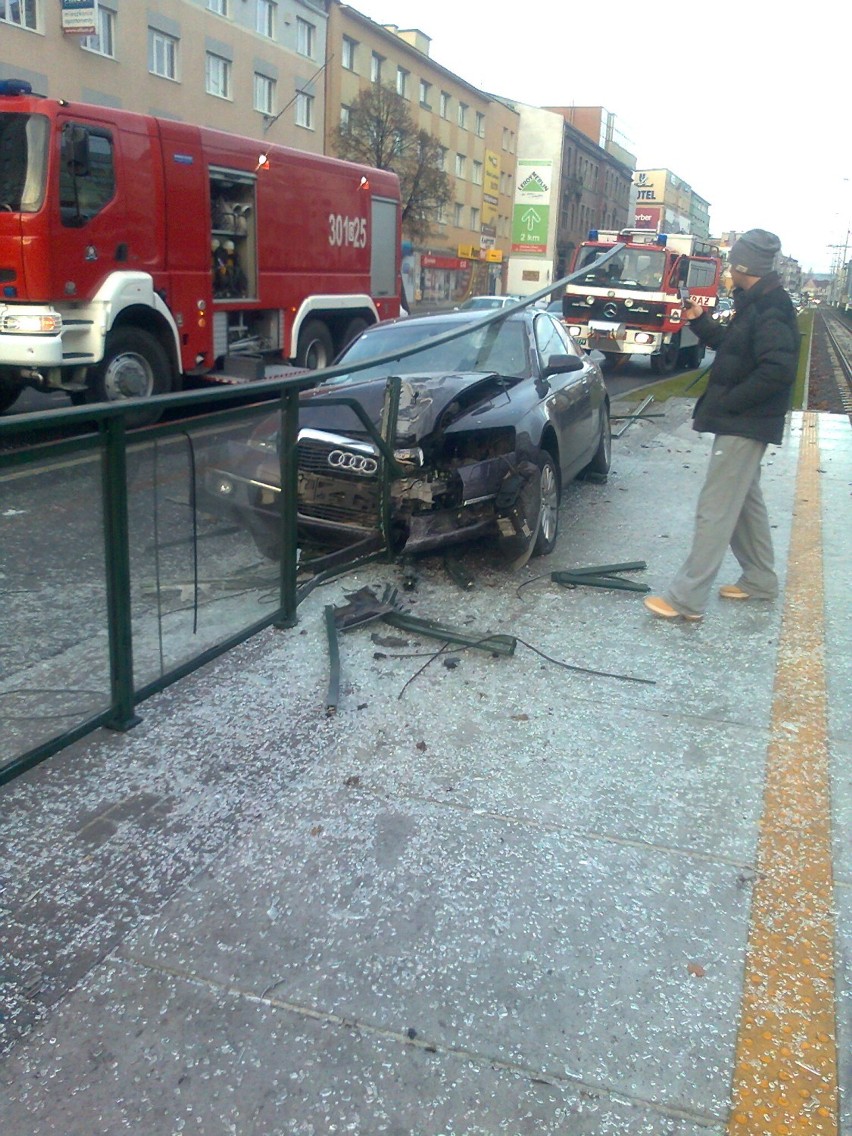 Około godz. 8 rano w przystanek tramwajowy "Jaśkowa Dolina"...