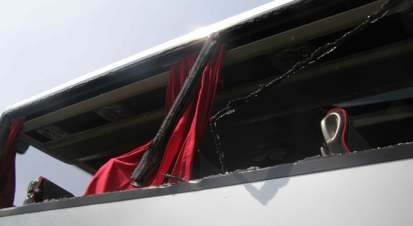 Autokar z dziećmi zderzył się z ciągnikiem na "55" koło Tragamina