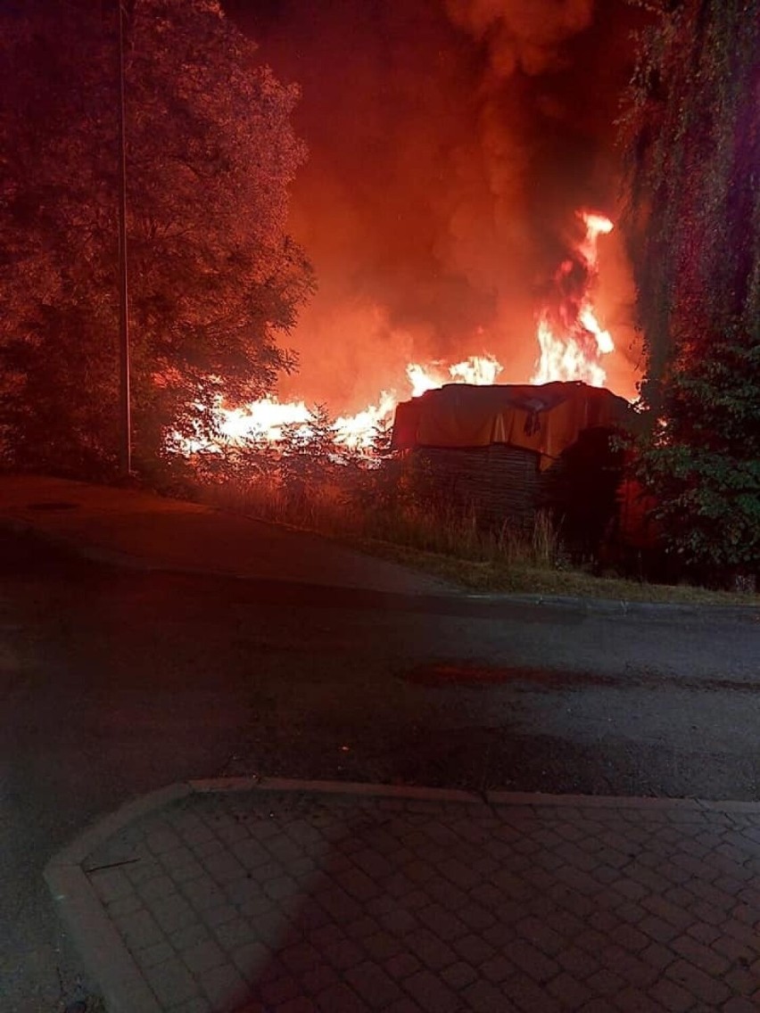 W Pilźnie spłonęła stolarnia w zakładzie produkcyjnym [ZDJĘCIA]