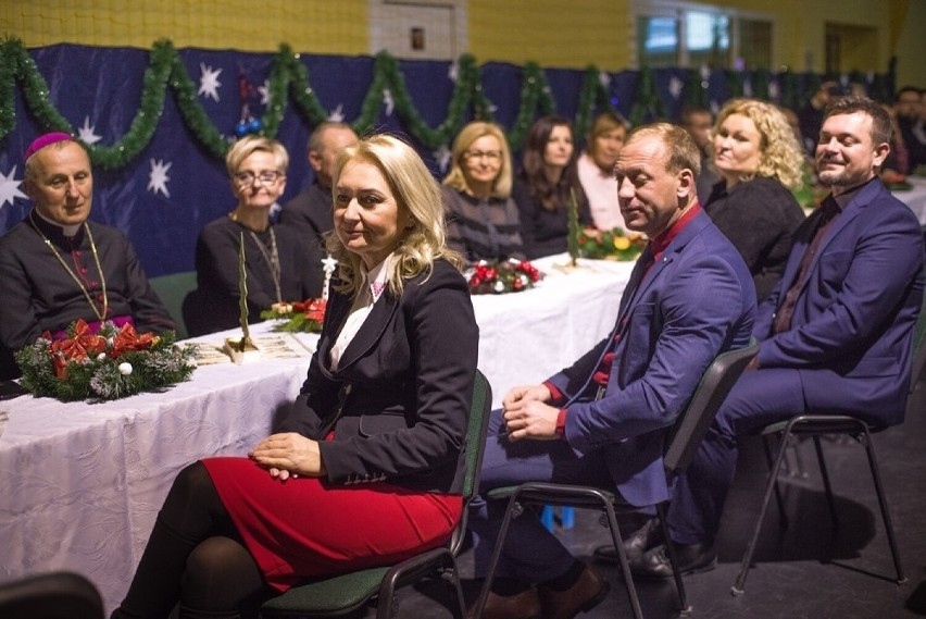 Magiczne spotkanie wigilijne w Zespole Szkół Budowlanych w Radomiu. Był biskup Solarczyk i inni ważni goście. Zobacz zdjęcia