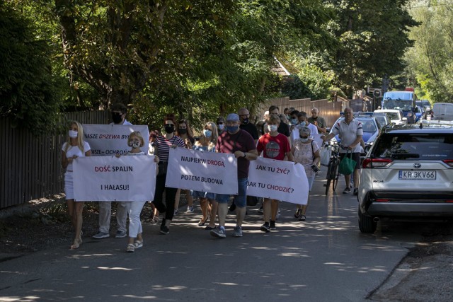 W środę mieszkańcy urządzili protest, a na piątek zapowiadają składanie petycji