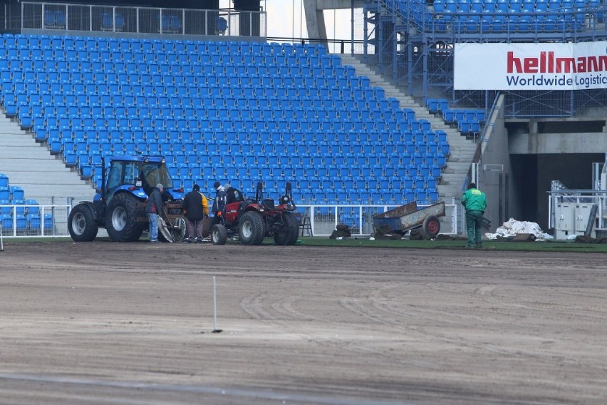 Inea Stadion - Trwa wymiana murawy