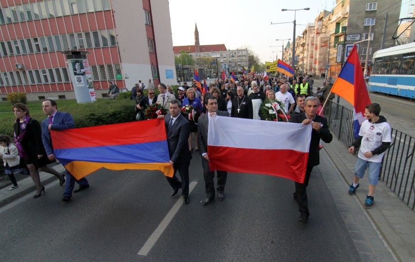 Ulicami przeszedł marsz upamiętniający setną rocznicę ludobójstwa Ormian [FOTO]