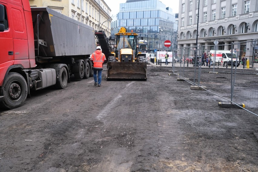 Rozpoczęto przebudowę pl. Pięciu Rogów. Na miejscu robotnicy i sprzęt. Trzaskowski tworzy nowe centrum Warszawy