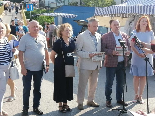 23 sierpnia parlamentarzyści Prawa i Sprawiedliwości spotkali się z mieszkańcami Opatowa na Targowisku Miejskim. Więcej na kolejnych zdjęciach.