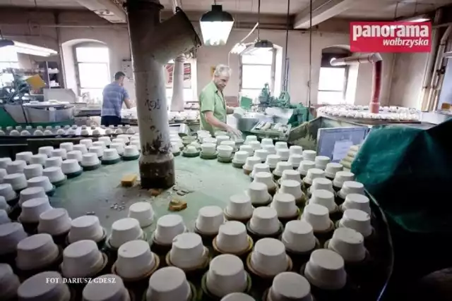 Po dzieła wałbrzyskich ceramików sięgają inne polskie fabryki, by korzystać z dorobku wałbrzyskiej porcelany.