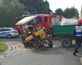 Zderzenie ciągnika z osobówką obok Lubina! Traktor złamał się w pół! Zobacz zdjęcia