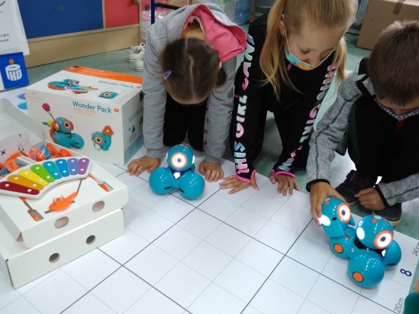Super roboty już uczą dzieci w Zespole Placówek Oświatowych w Chociwlu. Czego? Robotyki! ZDJĘCIA