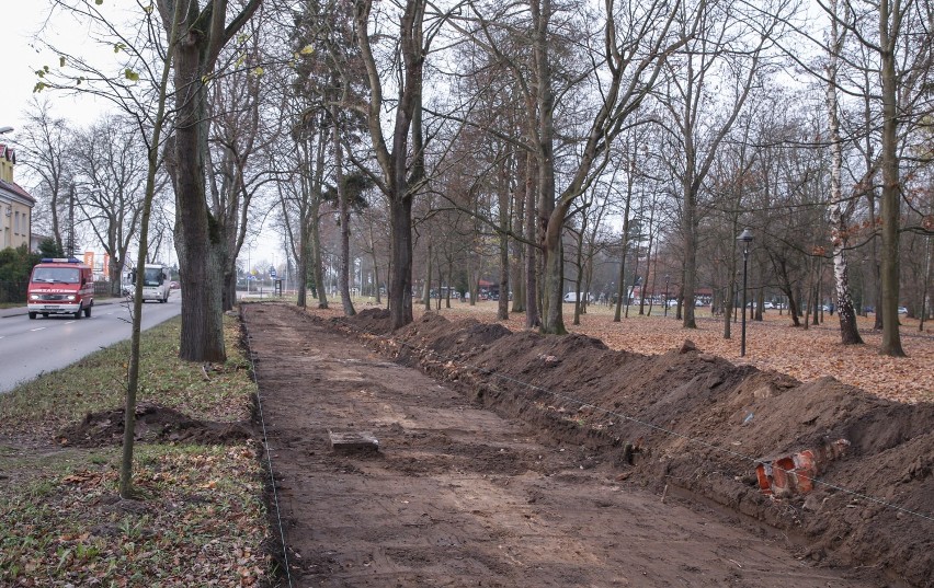 Wzdłuż ulicy Spokojnej już budowana jest ścieżka rowerowa....