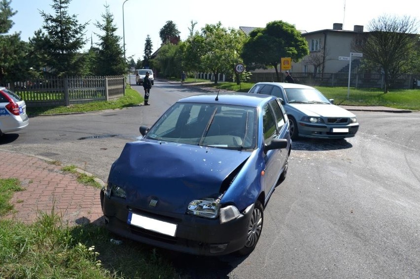 Powiat ostrowski: Wypadek w Raszkowie, winny kierowca czy drogowe lustro? [ZDJĘCIA]