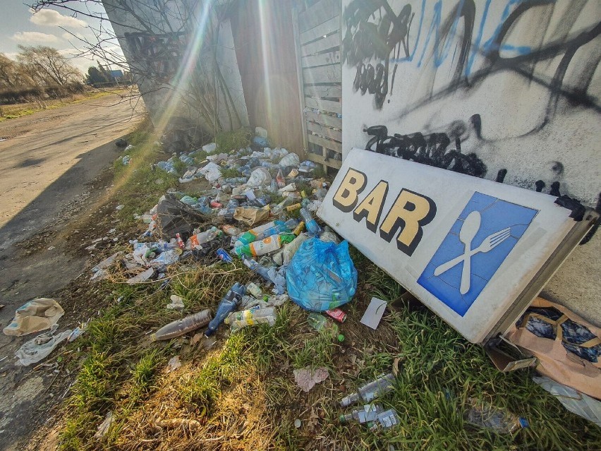 Bar pod Lipnem i zajazd Gawra pod Rawiczem - upadłe ruiny