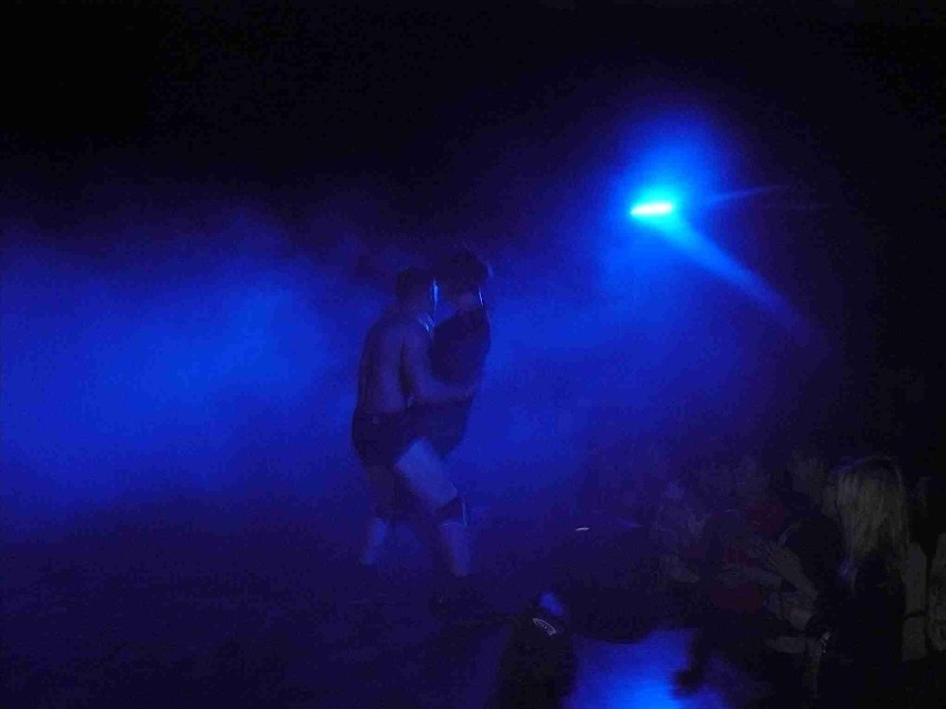 Krotoszyn - Piski i krzyki krotoszynianek podczas występu striptizerów z grupy Chippendales Bestmen