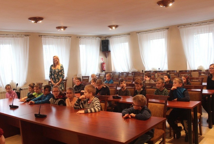 Wolsztyn: dzieci z Zespołu Szkolno-Przedszkolnego w Radomierzu odwiedziły Urząd Gminy w Przemęcie