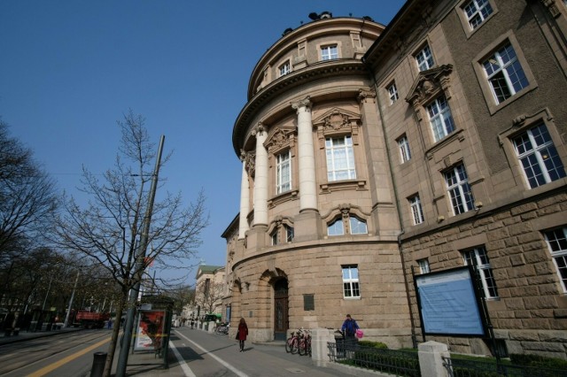 Wykładowczyni została zaatakowana na jednym z wydziałów Uniwersytetu im. Adama Mickiewicza.