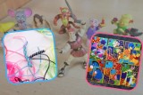Kultowe zabawki z lat 90. i dwutysięcznych. Karteczki, filofuny i gumowe figurki. Wspomnienia z dzieciństwa wracają