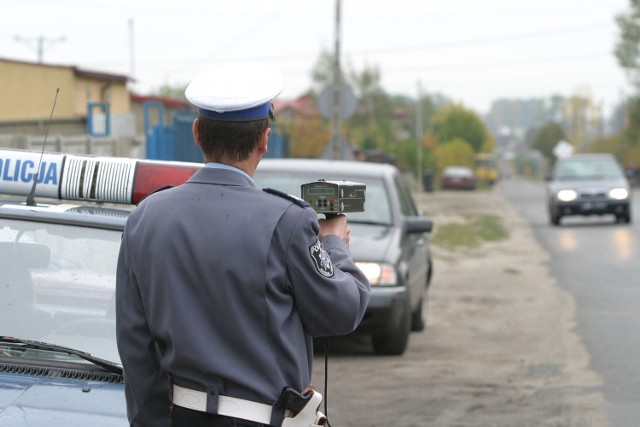 Długi weekend na drogach w Łódzkiem. Tym razem bez ofiar, ale na "podwójnym gazie"