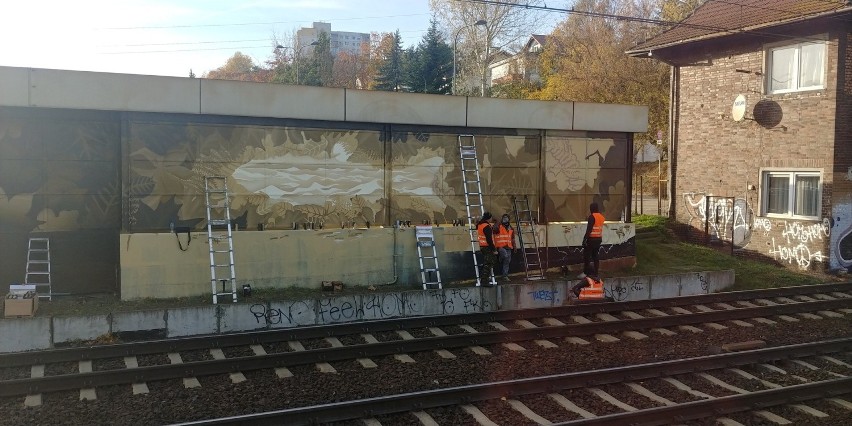 Twórcy muralu powstającego na przystanku Sopot-Kamienny...