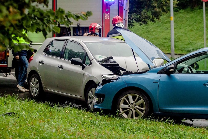 Wypadek na Piaskowej Górze w Wałbrzychu. Zniszczone dwa samochody [AKTUALIZACJA 30.09.2020]