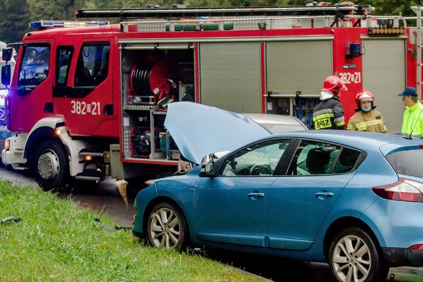 Wypadek na Piaskowej Górze w Wałbrzychu. Zniszczone dwa samochody [AKTUALIZACJA 30.09.2020]