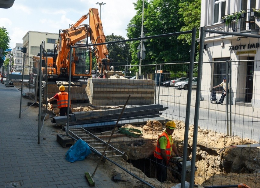 Zbliża się koniec przebudowy wodociągu na ul.Sienkiewicza. Remont odcinka od ul.Tuwima do Narutowicza rozpocznie się wcześniej niż planowano