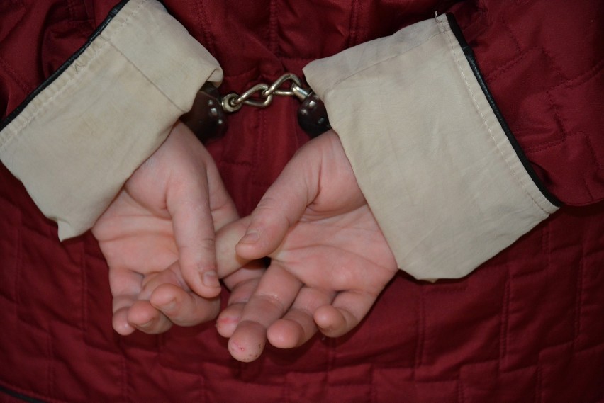 W Suwałkach aresztowano kobietę podejrzaną o uporczywe nękanie sąsiadów