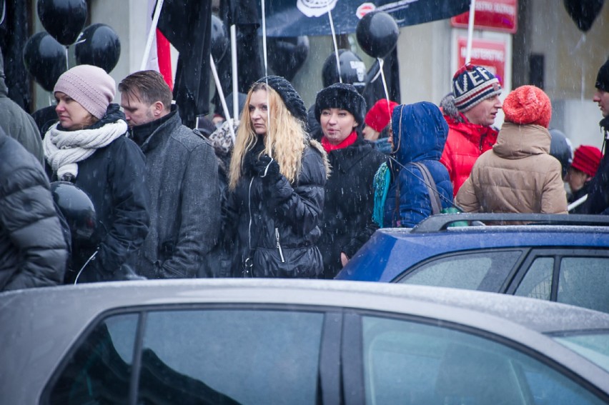 Protest frankowiczów, Warszawa. Czarna procesja oszukanych...