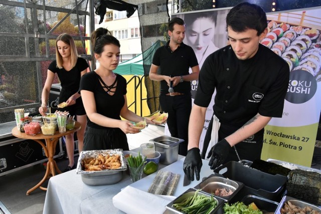 Satyrykonowy pokaz kulinarny Koku Sushi