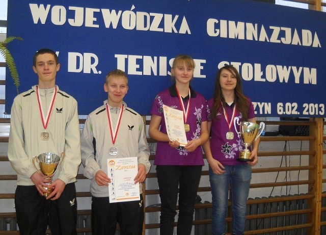 Z bardzo dobrej strony zaprezentowali się tenisiści stołowi z powiatu kraśnickiego podczas finału wojewódzkiej gimnazjady.