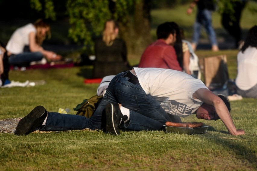 Przypominamy również, że alkoholu, narzędzi do grillowania,...