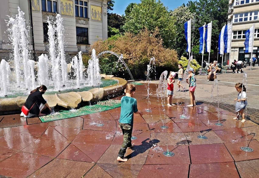 Kraków. Ciepły weekend w Krakowie. Mieszkańcy i turyści szukają ochłody [ZDJĘCIA]