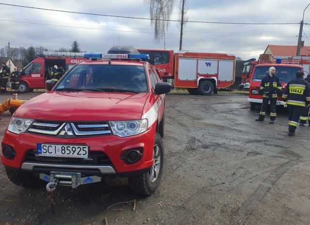 Poszukiwania mężczyzny zaginionego 14 stycznia trwają kolejna dobę. Poszukują go policjanci i strażacy.