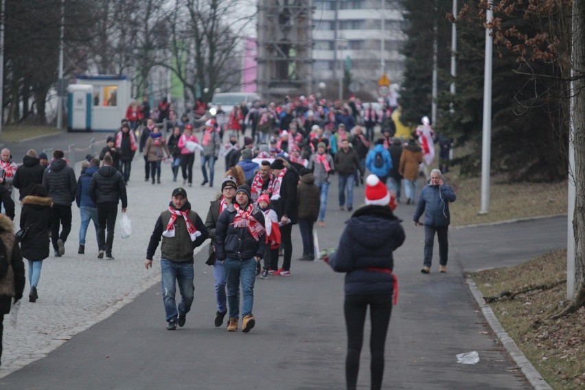 Przed meczem Polska - Korea Płd. na drogach do Stadionu...