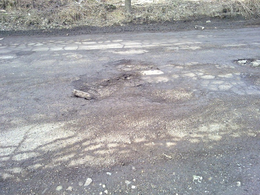 Dziury na ulicy Chemicznej w Siemianowicach Śląskich. Ta...