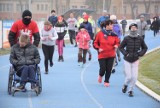 Integracyjny "Bieg na Tak" w Pleszewie, w którym ramię w ramię wystartowały osoby niepełnosprawne z pełnosprawnymi