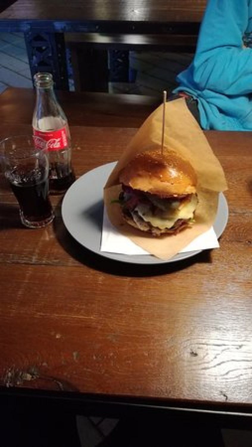 7. Darmozjad Grill&Burger serwuje dania prosto z Ameryki.