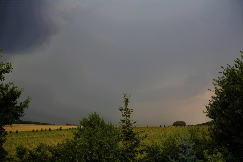 Złotów. Nad miasto nadciaga burza - Biuro Prognoz Meteorologicznych wydało ostrzeżenie