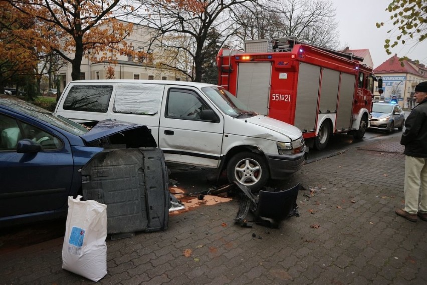 Kolizja na skrzyżowaniu ulic: Piłsudskiego i Krakowskie Przedmieście. Są utrudnienia w ruchu[ZDJĘCIA