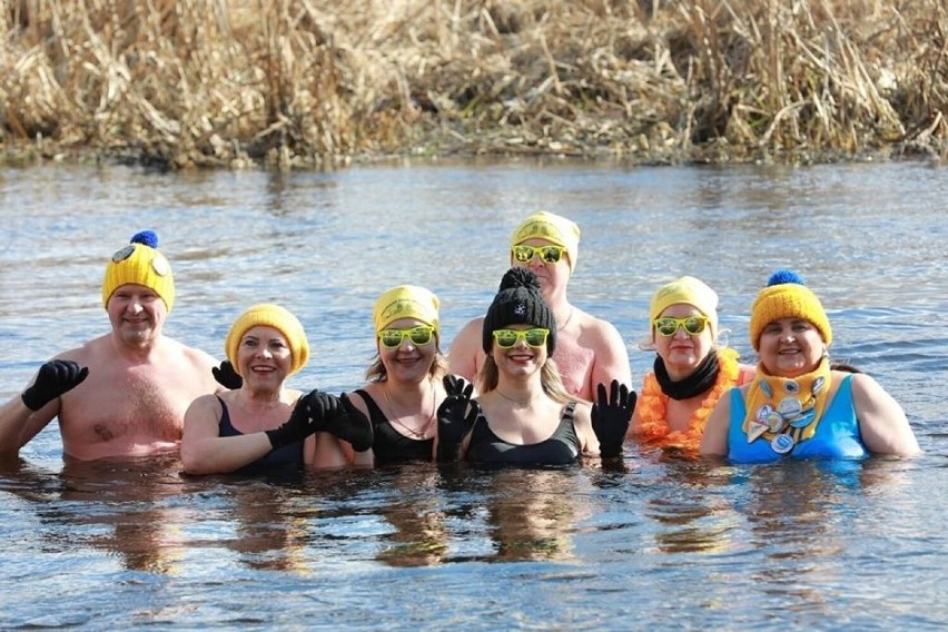 Podlaski Klub Morsów pławił się w Supraśli przy pięknej...