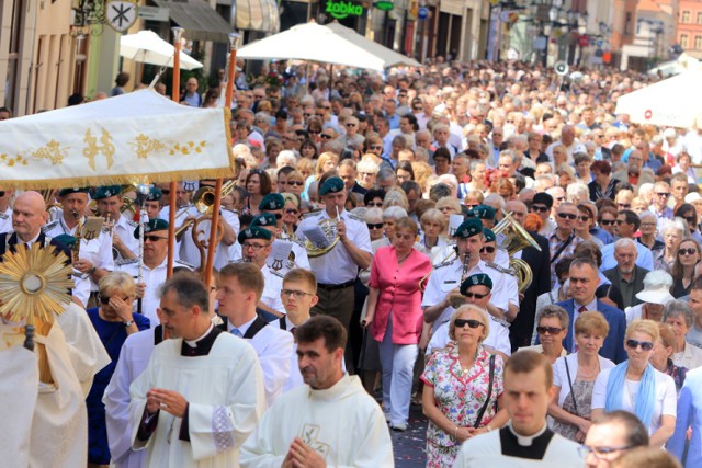 Procesja Bożego Ciała przeszła ulicami Torunia