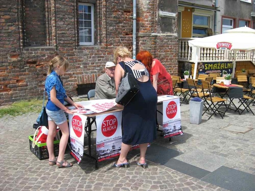 Gdańsk: Sezon żeglarski 2012 rozpoczęty. Zbierano podpisy w ramach akcji ''Stop kładka''  [ZDJĘCIA]